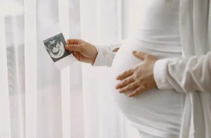 Aşılama (IUI) mı Tüp Bebek (IVF) mi? Arasındaki 5 Temel Fark
